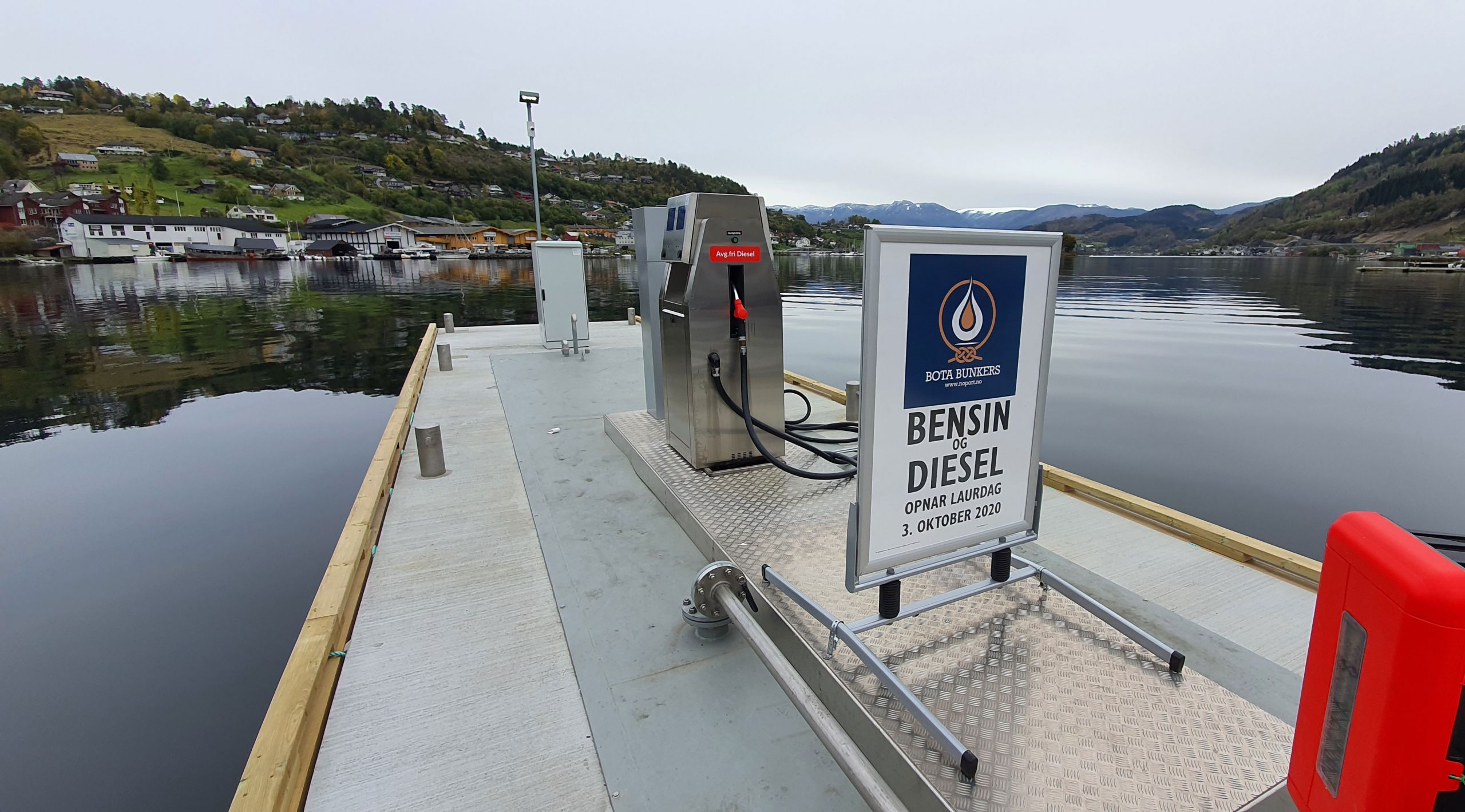 tankbrygge flytebrygge levert av marinegruppen