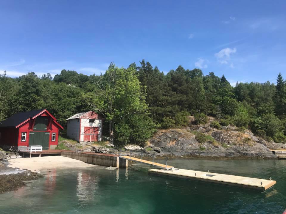 flytebrygge til ditt hjem. betongbrygge